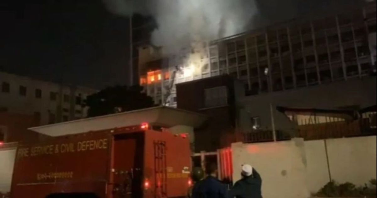 সচিবালয়ের আগুন নেভাতে গিয়ে ফায়ার সার্ভিসকর্মীর মৃত্যু