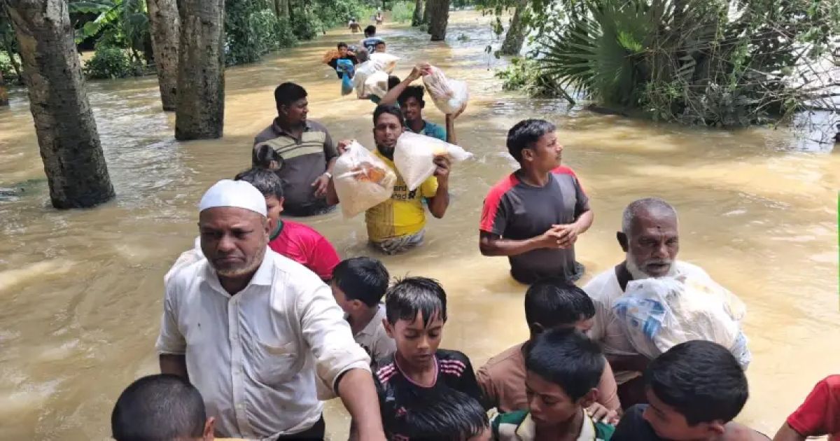 ফেনীতে বন্যার পানি একদিকে নামছে, অন্যদিকে বাড়ছে