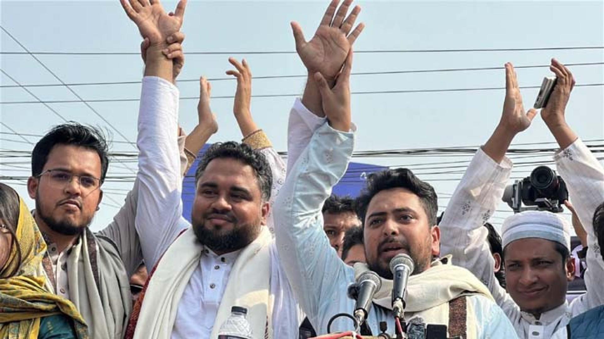 একটি দল সারাদেশে সন্ত্রাসী কর্মকাণ্ড চালাচ্ছে: নাহিদ