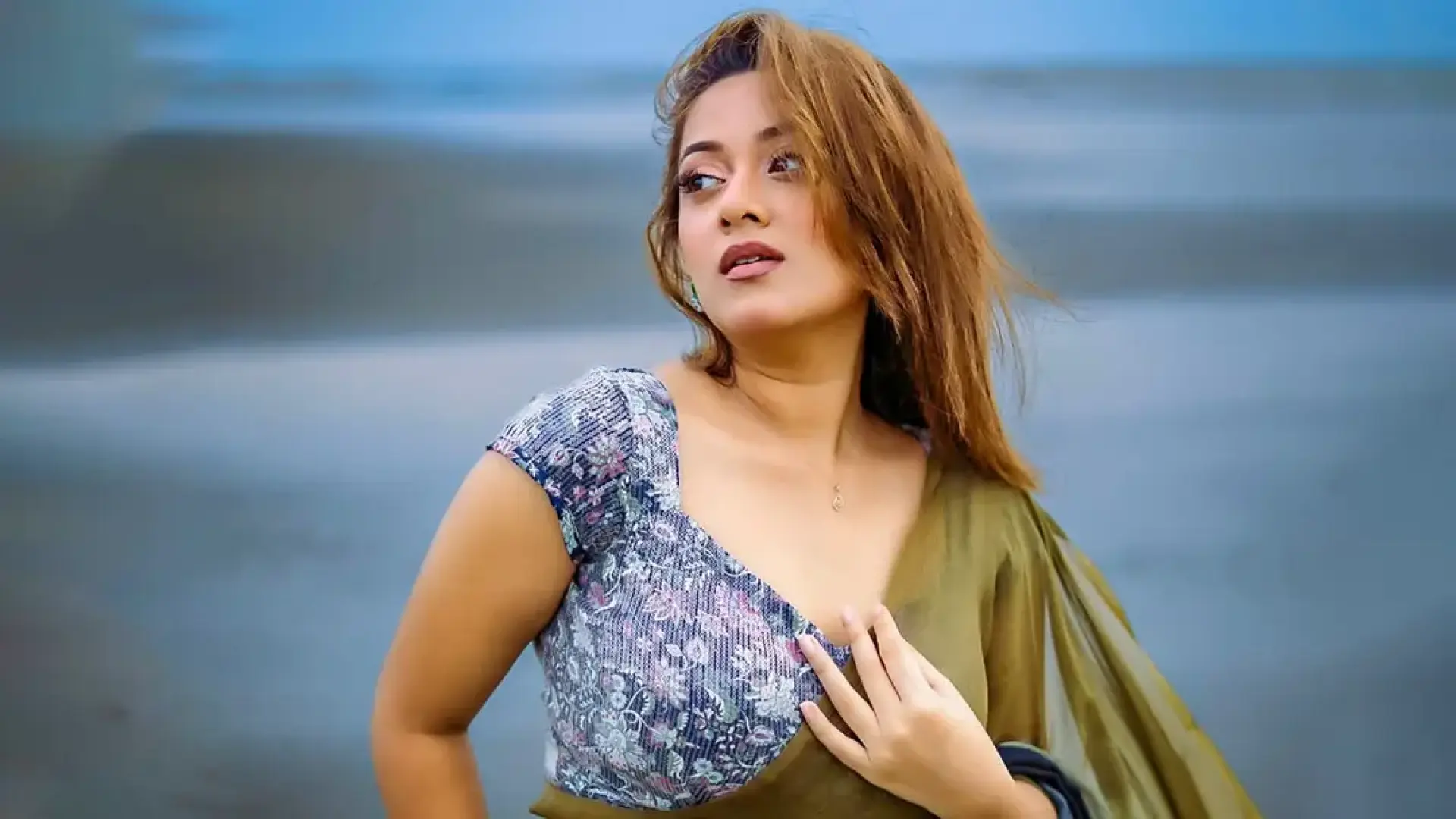 বড় পর্দায় ফিরতে অপেক্ষা, দীঘির ‘বিদায়’ও আটকে