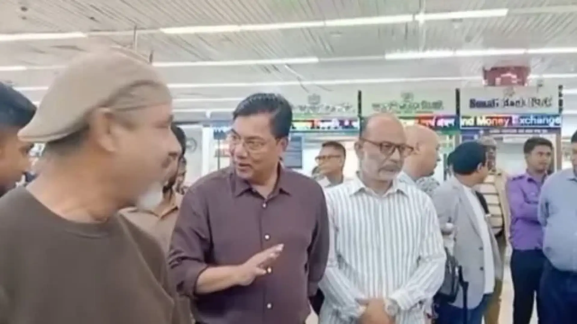 শাহজালালে রাত সাড়ে ১০টায় বিমানমন্ত্রীর আকস্মিক পরিদর্শন