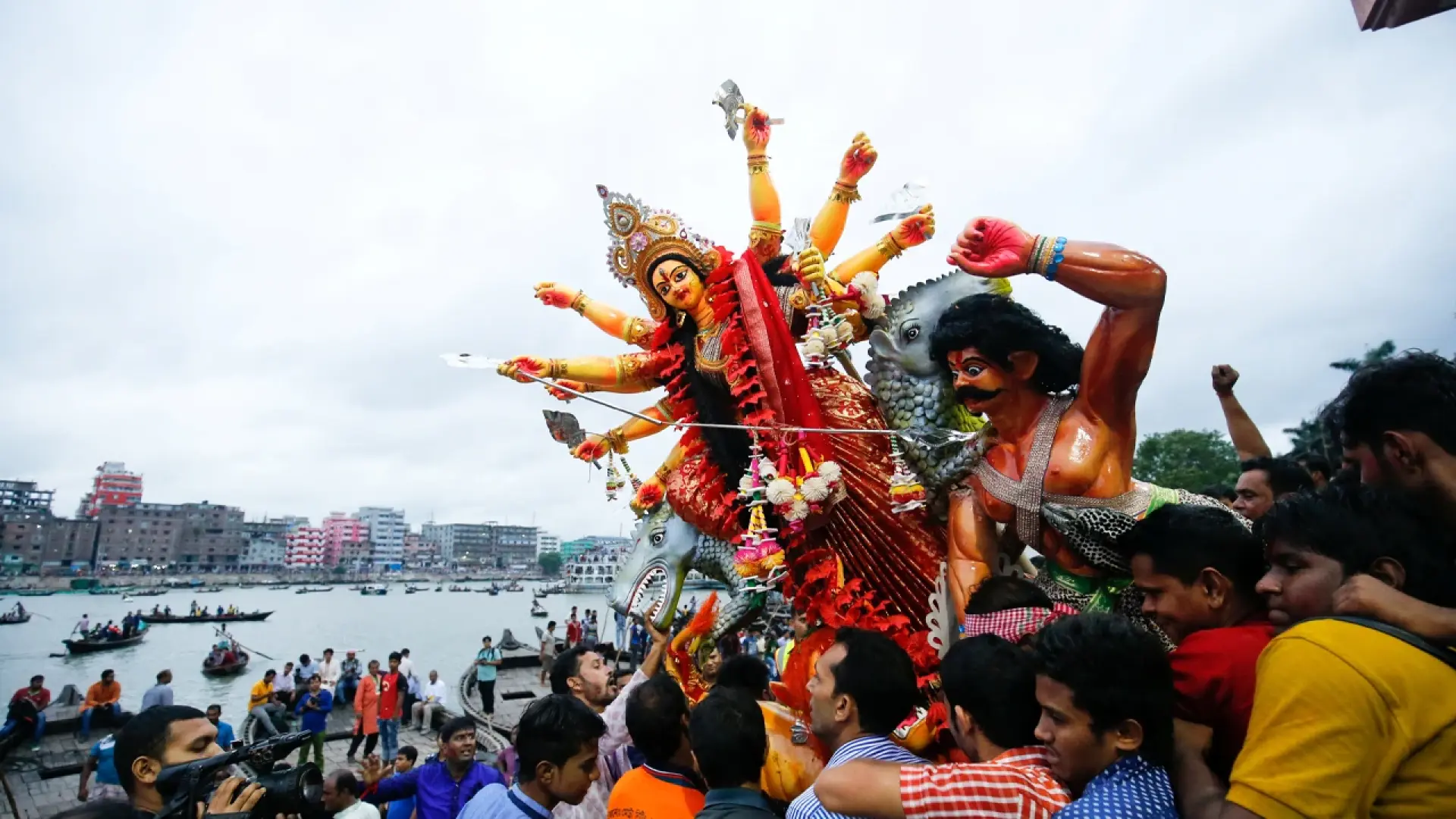 পূজামণ্ডপে বাড়তি নিরাপত্তা, আকাশপথে নজরদারিতে ড্রোন-হেলিকপ্টার