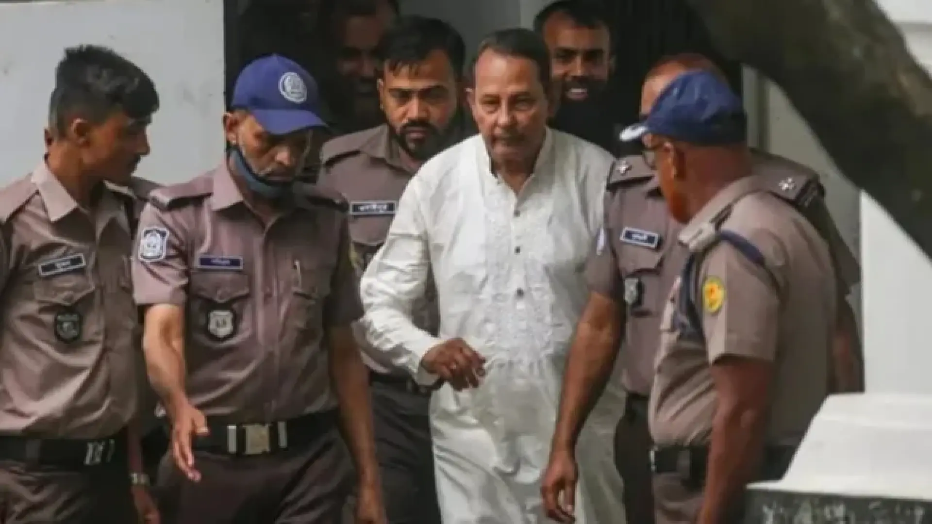 ইনুর খালাস চেয়ে আপিল, রাষ্ট্রপক্ষের দাবি মৃত্যুদণ্ড